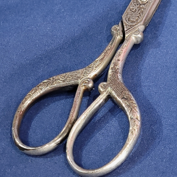 Vintage Spanish Toledo Etched Sewing Scissors - Picture 10 of 11